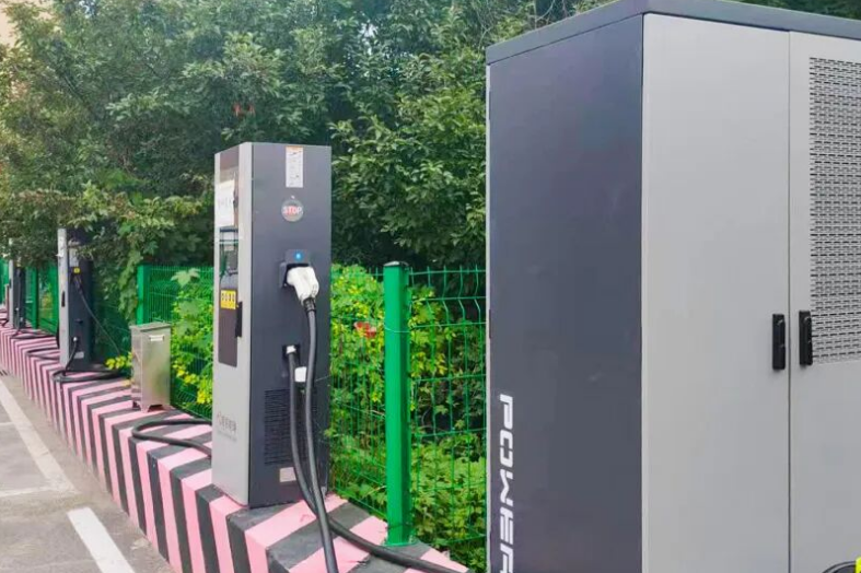 Nanjing Nengrui assists Changchun Yisan Hotel in putting into operation an integrated photovoltaic, storage, and charging supercharger station, setting a new benchmark for regional supercharging service innovation